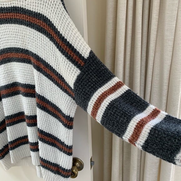 Cute striped Fall sweater from American Eagle - Picture 2 of 4